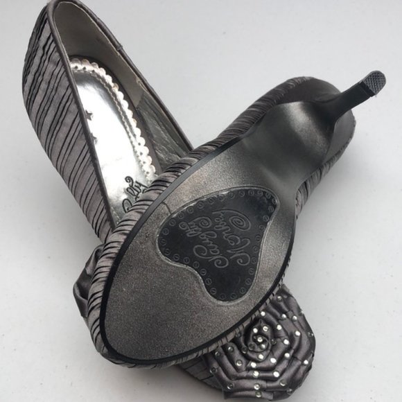 LIKE NEW NAUGHTY MONKEY PLATINUM FABRIC SZ US9 4.5” HEELS ⭐️ - Picture 4 of 10